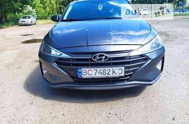 Седан Hyundai Elantra 2019 в Стрию