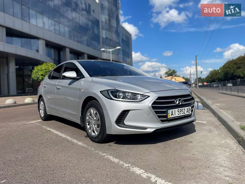 Седан Hyundai Elantra 2016 в Львове