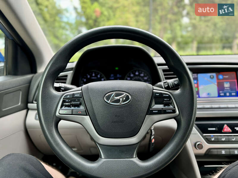 Седан Hyundai Elantra 2016 в Києві