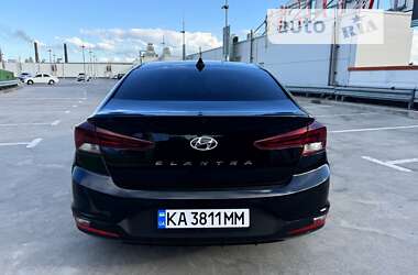 Седан Hyundai Elantra 2019 в Киеве