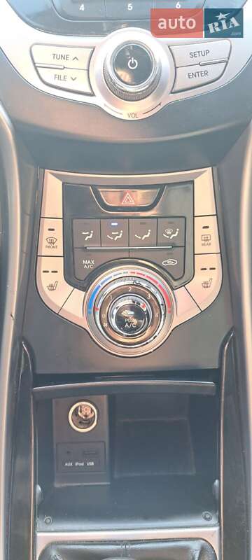 Седан Hyundai Elantra 2013 в Ужгороде