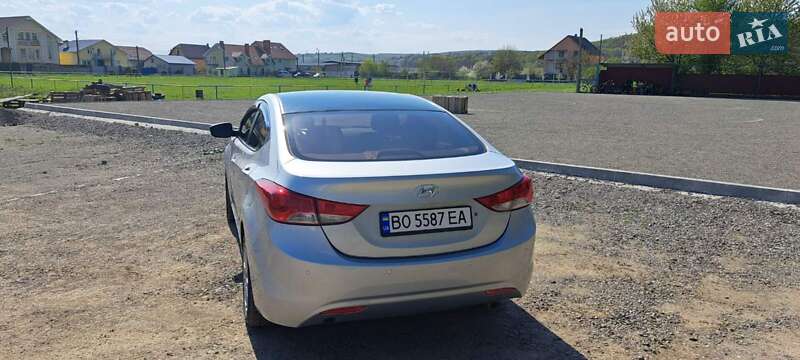 Седан Hyundai Elantra 2013 в Ужгороде