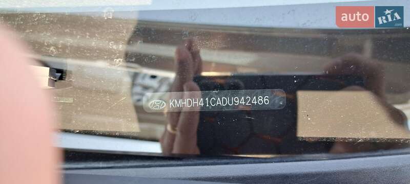 Седан Hyundai Elantra 2013 в Ужгороде