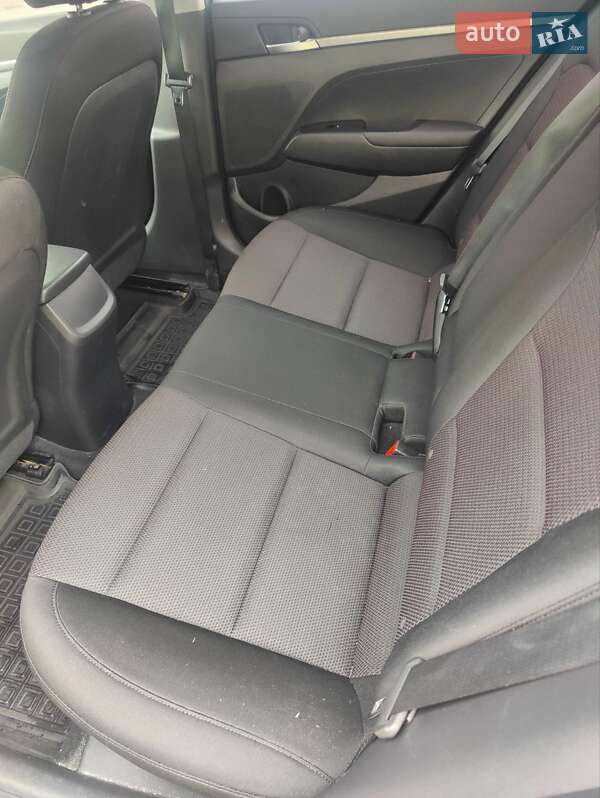 Седан Hyundai Elantra 2019 в Киеве