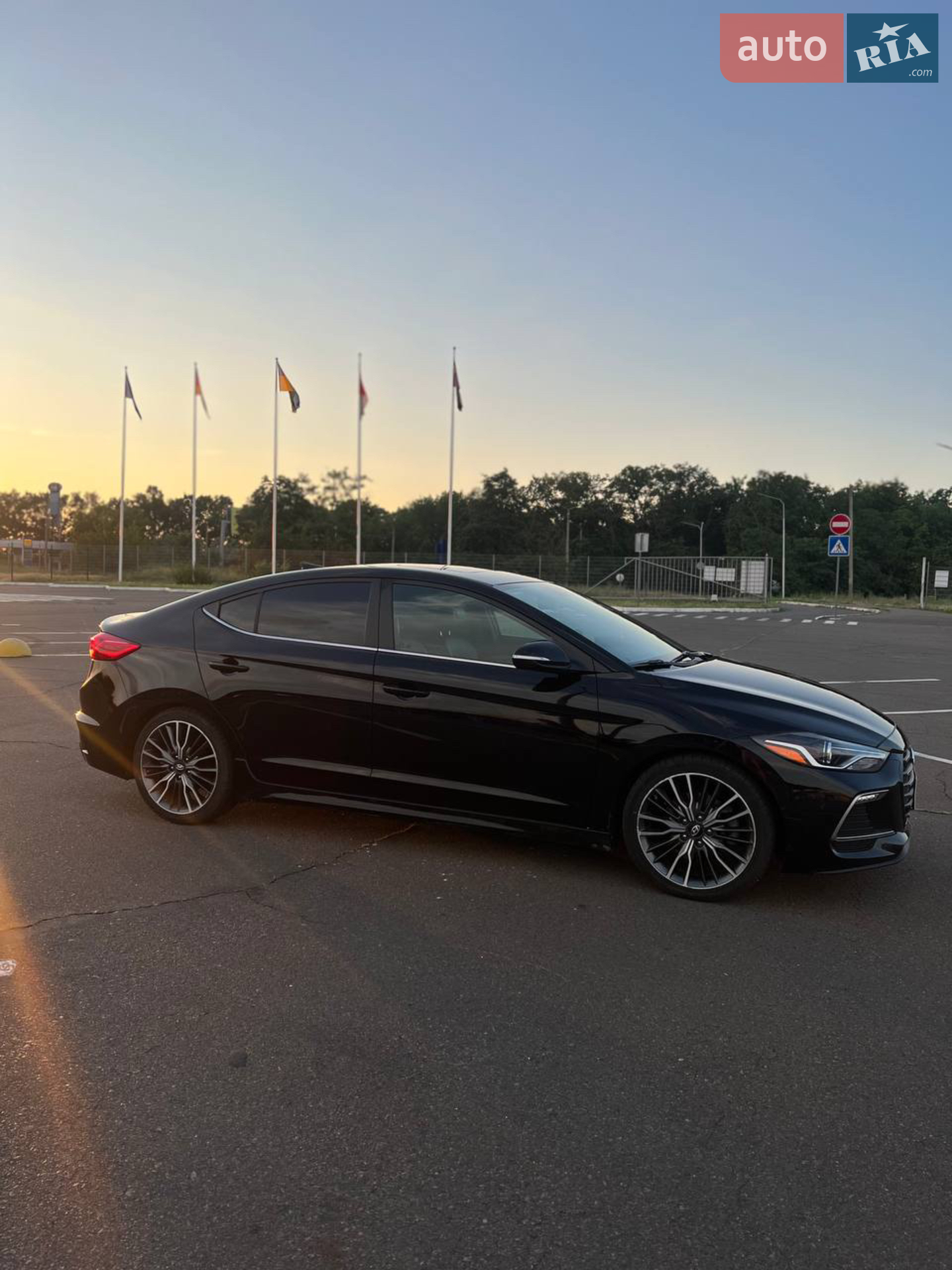 2017 Hyundai Elantra - мініатюра 8