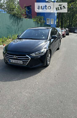 Седан Hyundai Elantra 2017 в Киеве