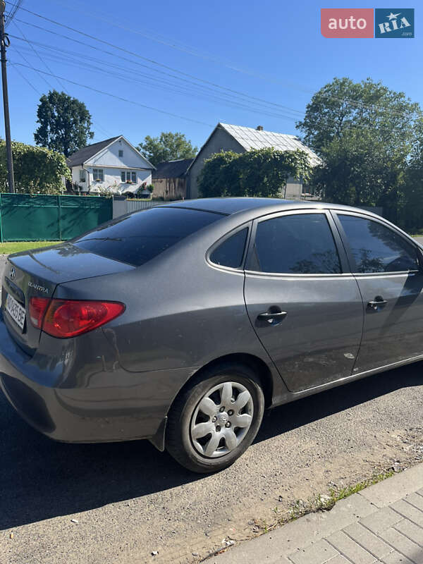 Седан Hyundai Elantra 2008 в Хусті