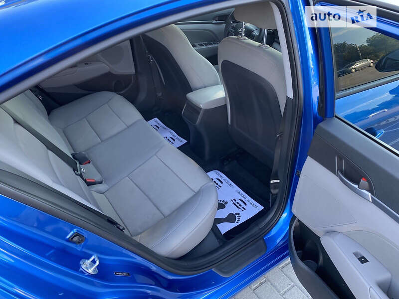 Седан Hyundai Elantra 2017 в Коломые