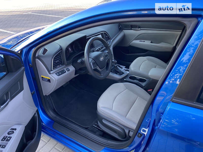 Седан Hyundai Elantra 2017 в Коломые