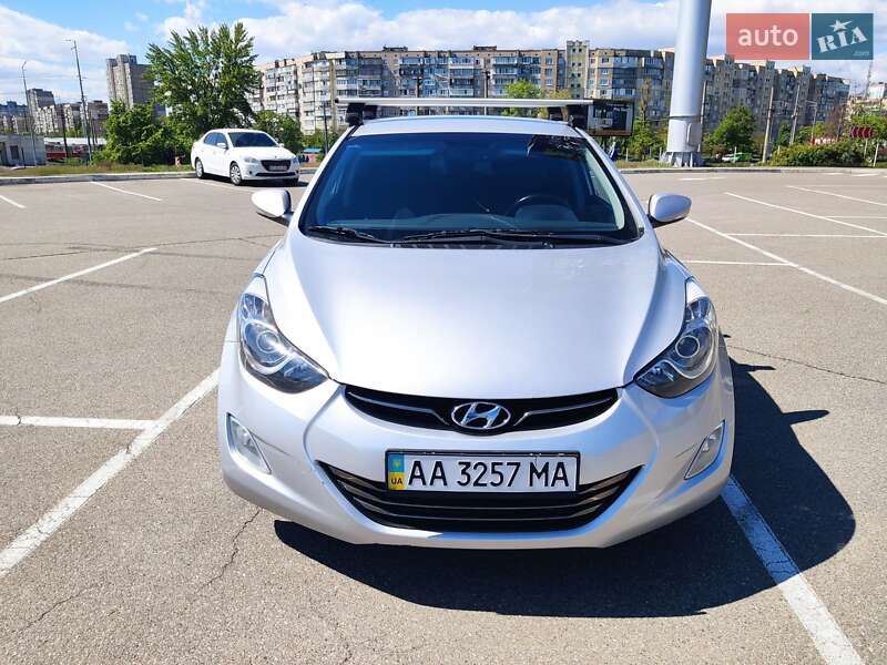 Hyundai Elantra 2012