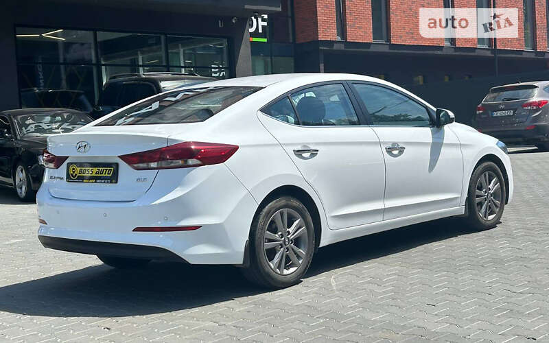 Седан Hyundai Elantra 2018 в Чернівцях