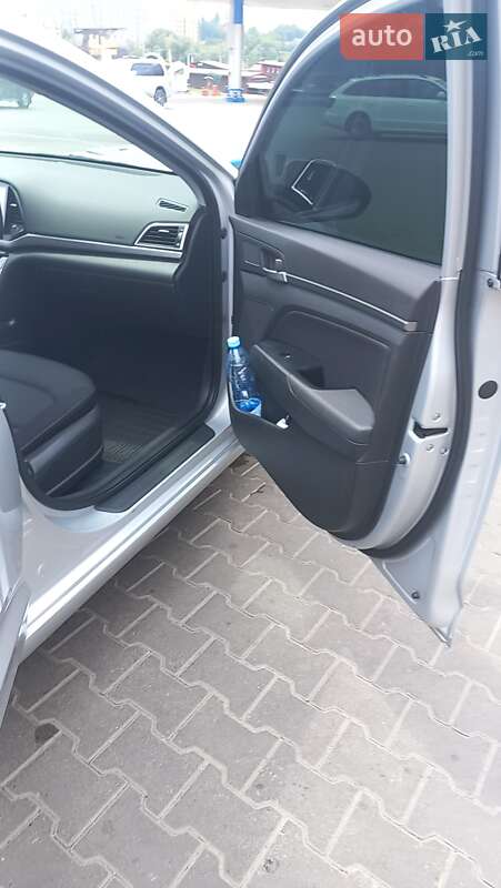 Седан Hyundai Elantra 2018 в Хмельницком