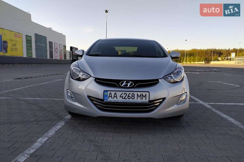 Hyundai Elantra 2012