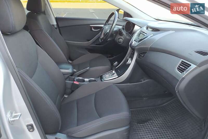 Седан Hyundai Elantra 2012 в Львове