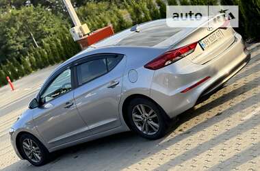 Седан Hyundai Elantra 2016 в Львове