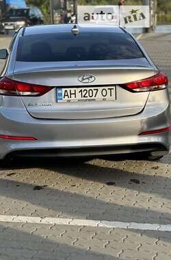 Седан Hyundai Elantra 2016 в Львове