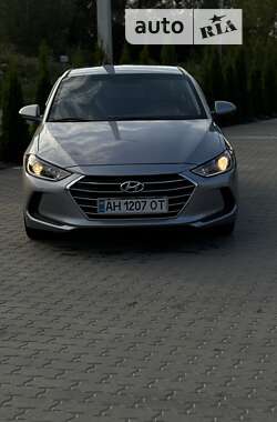 Седан Hyundai Elantra 2016 в Львове