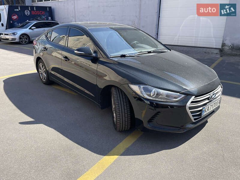 Седан Hyundai Elantra 2017 в Киеве
