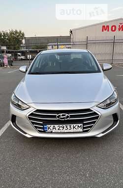 Седан Hyundai Elantra 2018 в Киеве