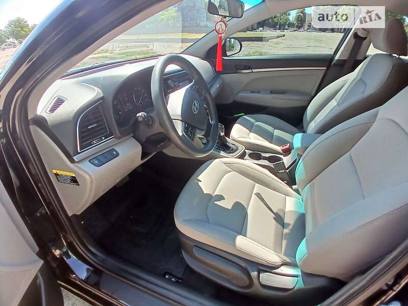 Седан Hyundai Elantra 2017 в Чугуєві