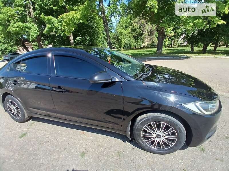 Седан Hyundai Elantra 2017 в Чугуєві