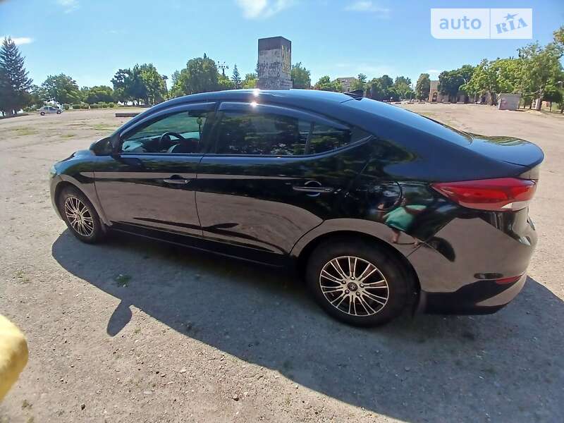 Седан Hyundai Elantra 2017 в Чугуєві