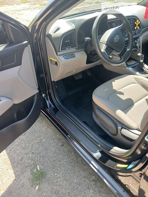 Седан Hyundai Elantra 2017 в Чугуєві