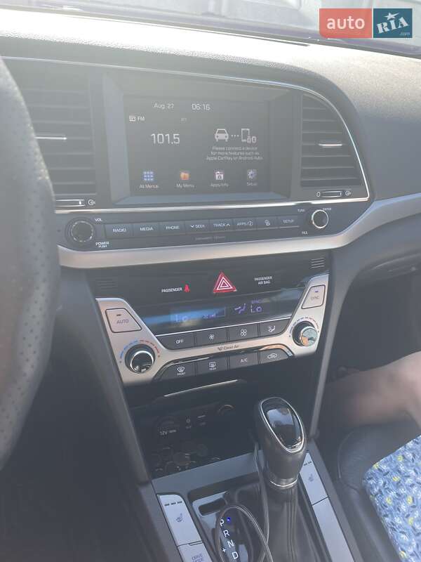 Седан Hyundai Elantra 2016 в Львове