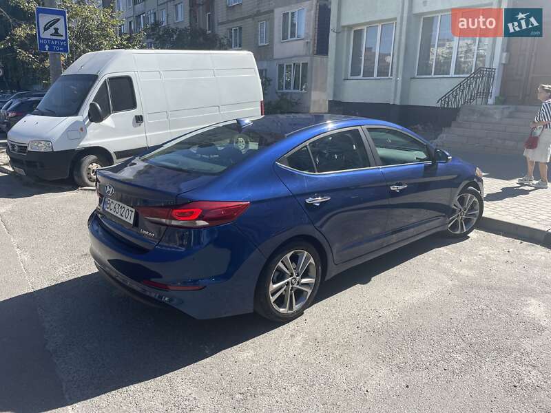 Седан Hyundai Elantra 2016 в Львове