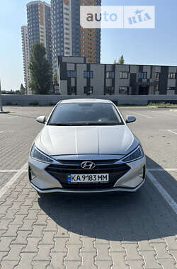 Седан Hyundai Elantra 2019 в Києві