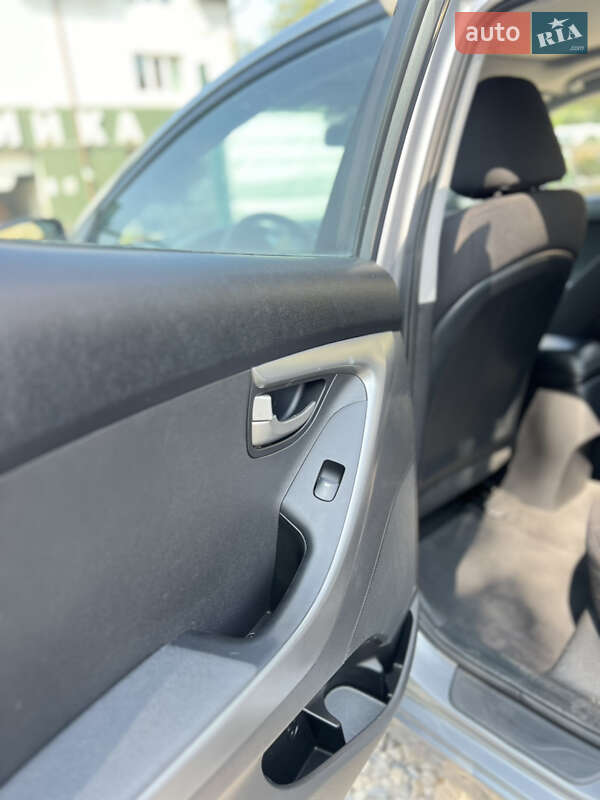 Седан Hyundai Elantra 2015 в Ивано-Франковске