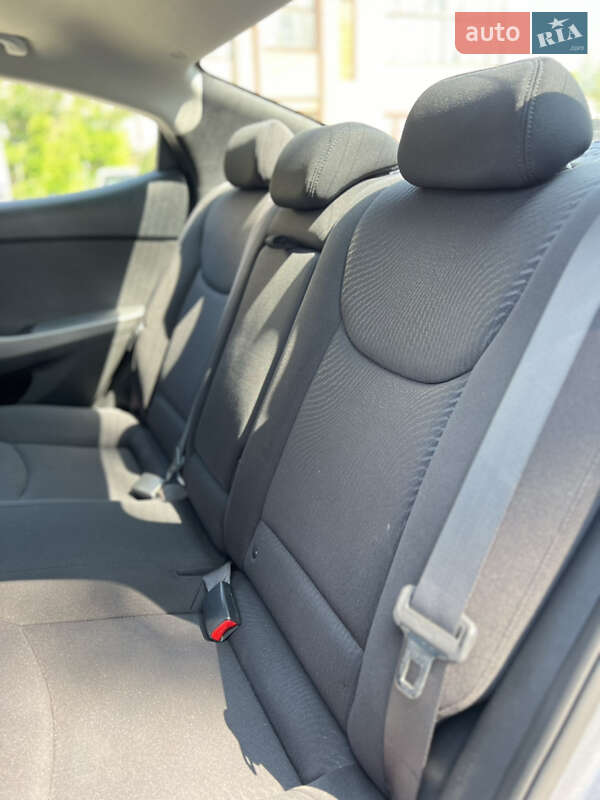 Седан Hyundai Elantra 2015 в Ивано-Франковске