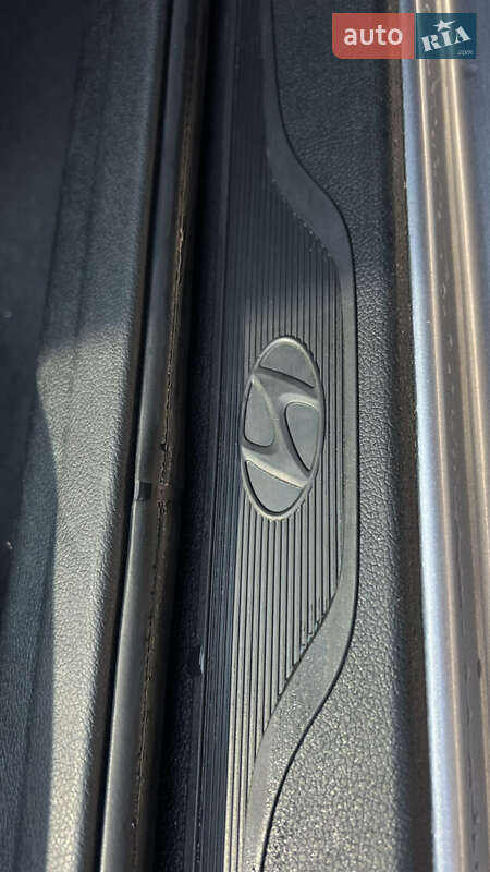 Седан Hyundai Elantra 2015 в Ивано-Франковске