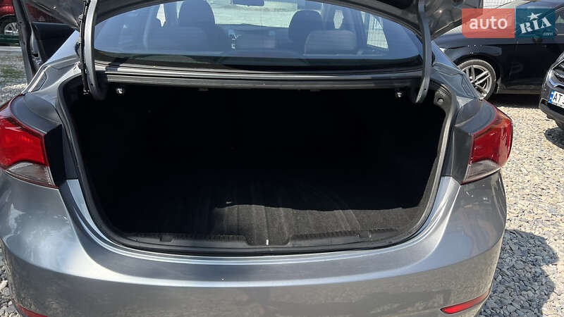 Седан Hyundai Elantra 2015 в Ивано-Франковске