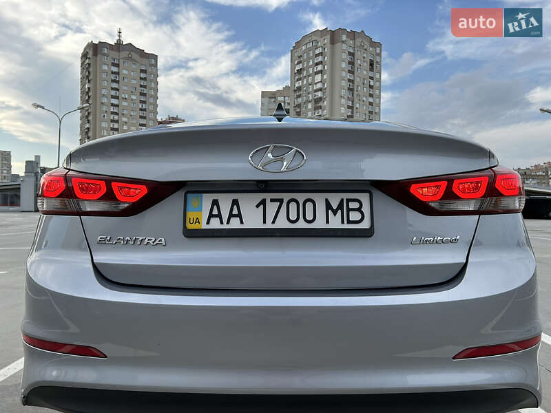 Седан Hyundai Elantra 2016 в Києві