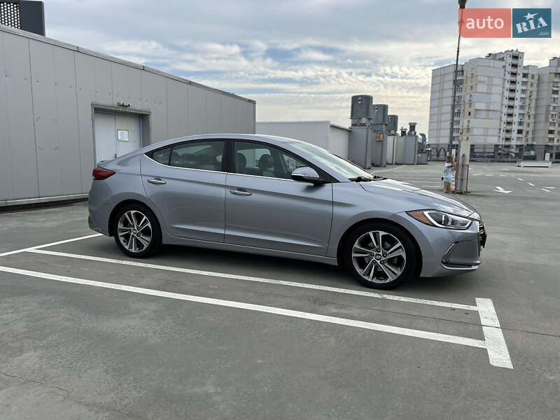 Седан Hyundai Elantra 2016 в Києві