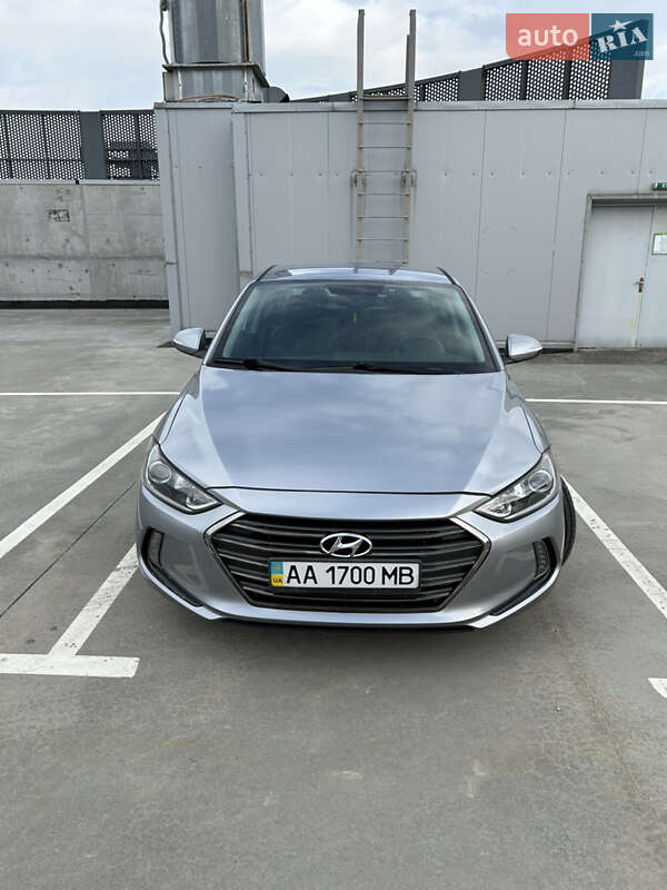 Седан Hyundai Elantra 2016 в Києві
