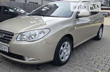 Седан Hyundai Elantra 2008 в Чернівцях