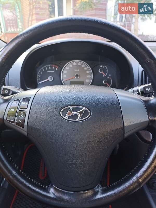 Седан Hyundai Elantra 2008 в Киеве