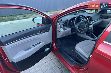 Седан Hyundai Elantra 2016 в 