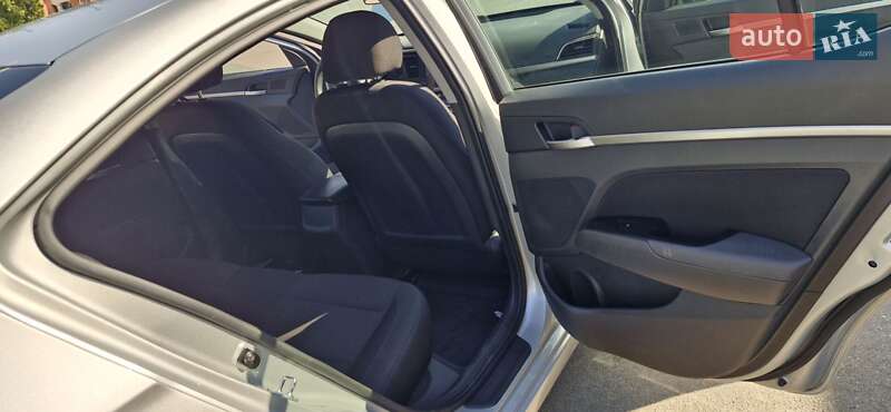 Седан Hyundai Elantra 2019 в Харькове