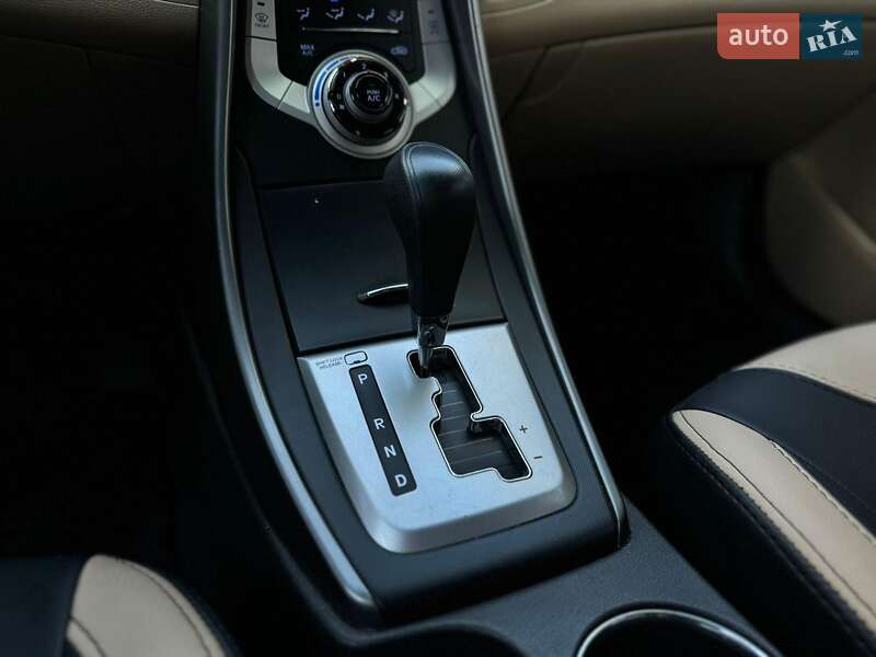 Седан Hyundai Elantra 2012 в 
