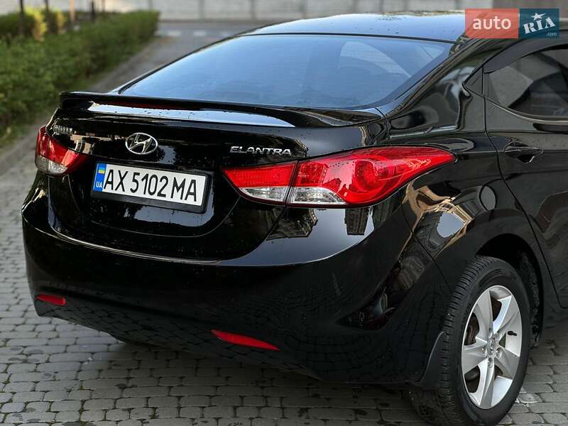 Седан Hyundai Elantra 2012 в Івано-Франківську