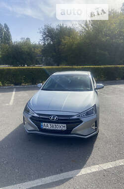 Седан Hyundai Elantra 2019 в 