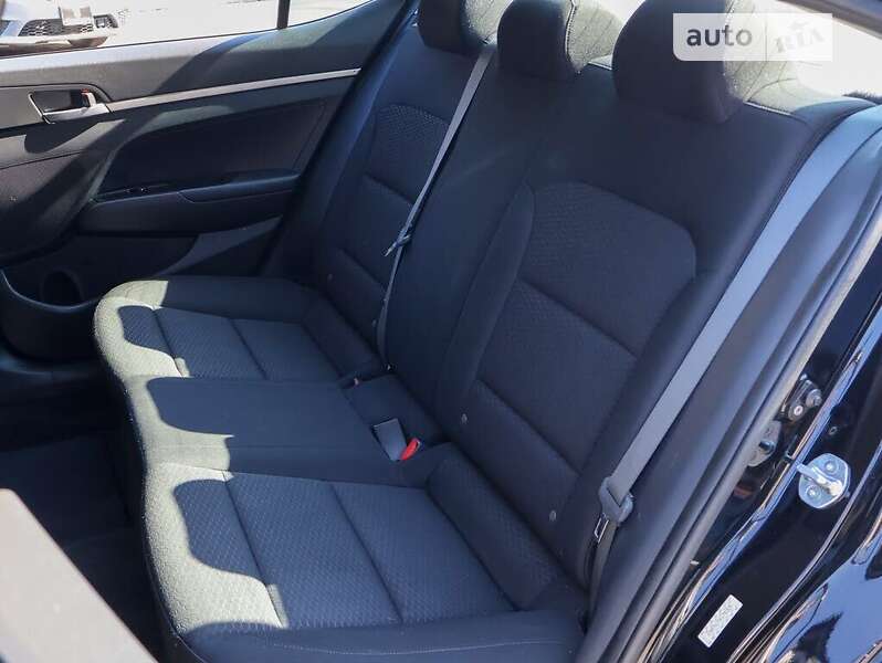 Седан Hyundai Elantra 2019 в Львове