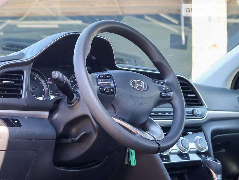 Седан Hyundai Elantra 2019 в Львове