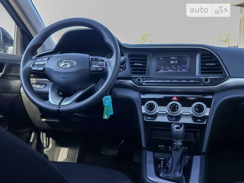 Седан Hyundai Elantra 2019 в Львове