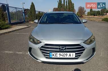 Седан Hyundai Elantra 2016 в Новомосковске