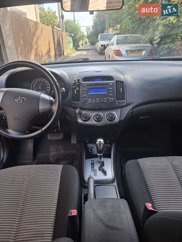 Седан Hyundai Elantra 2010 в Одессе