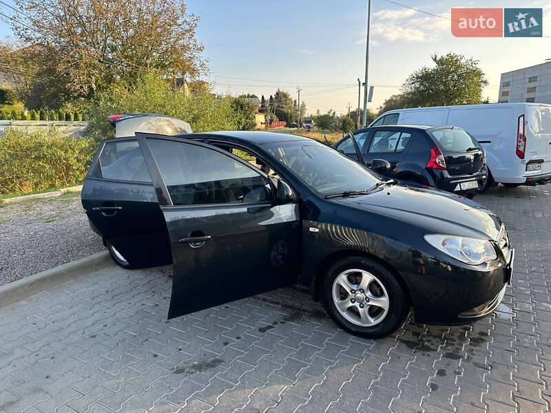 Седан Hyundai Elantra 2008 в Львові